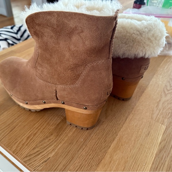 UGG Brown and Cream Mules with Sheepskin Lining - Picture 4 of 9